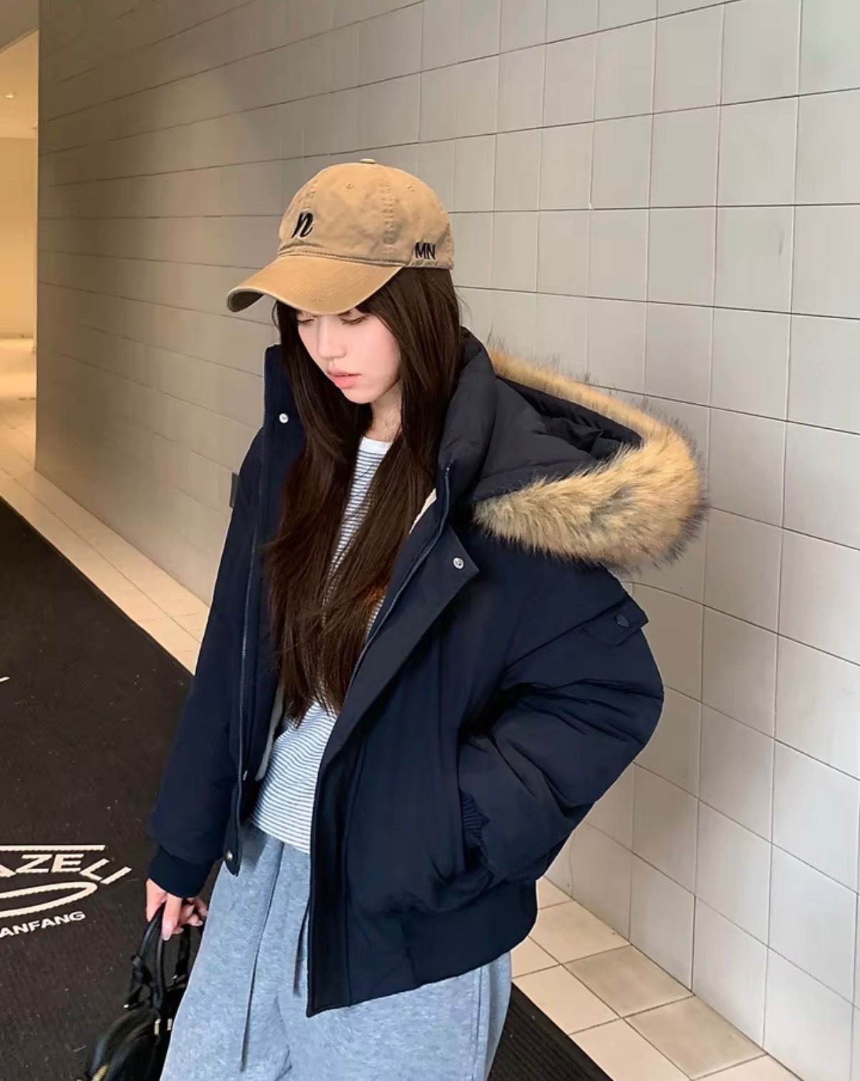 네이비 털 후드 숏 패딩