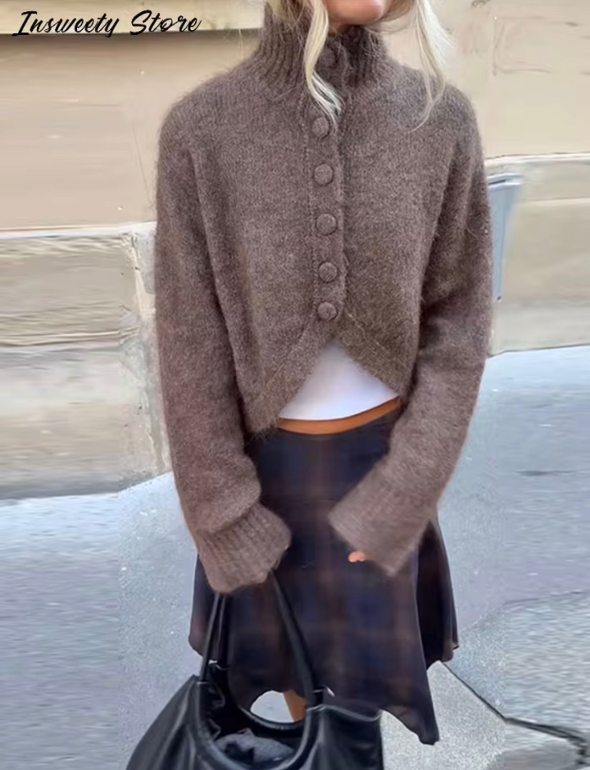 브라운 터틀넥 버튼 니트 가디건