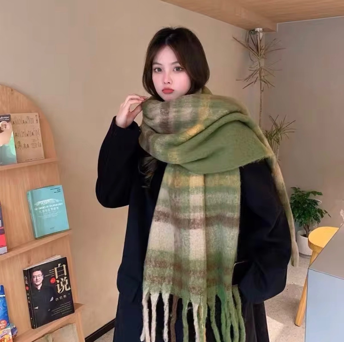 그린 체크 술 장식 머플러